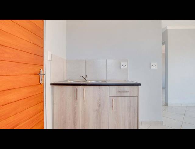 2 BEDROOM HOUSE FOR SALE IN SELCOURT